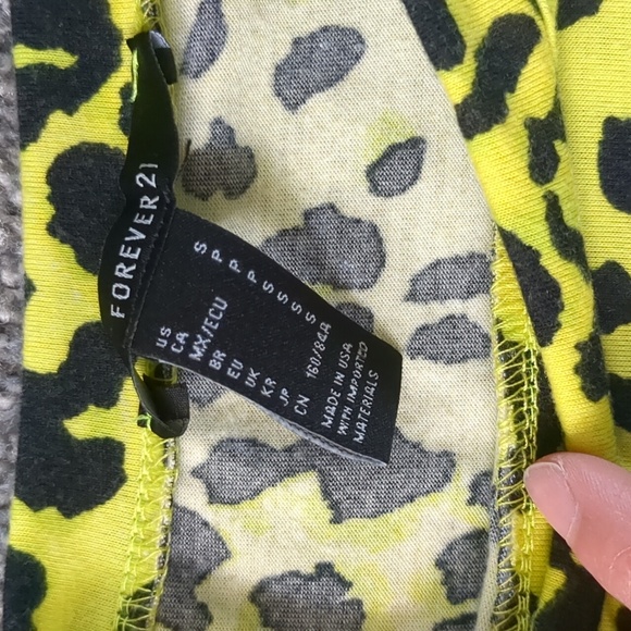 Brand new neon crop top - Picture 2 of 4